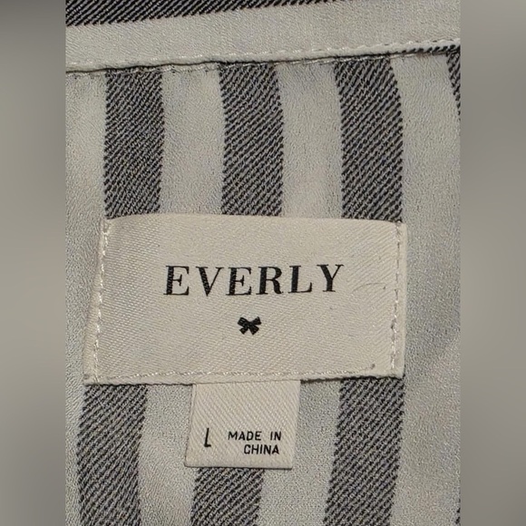 Everly Women’s Size L Black & White Striped Shirt With Embroidered Flowers EUC - Picture 2 of 8